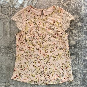 ⬇️LAST ACT MERONA Lace Sleeve Floral Top in XS